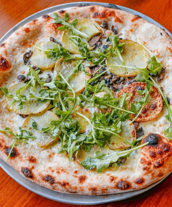 Crisp crust, garden toppings