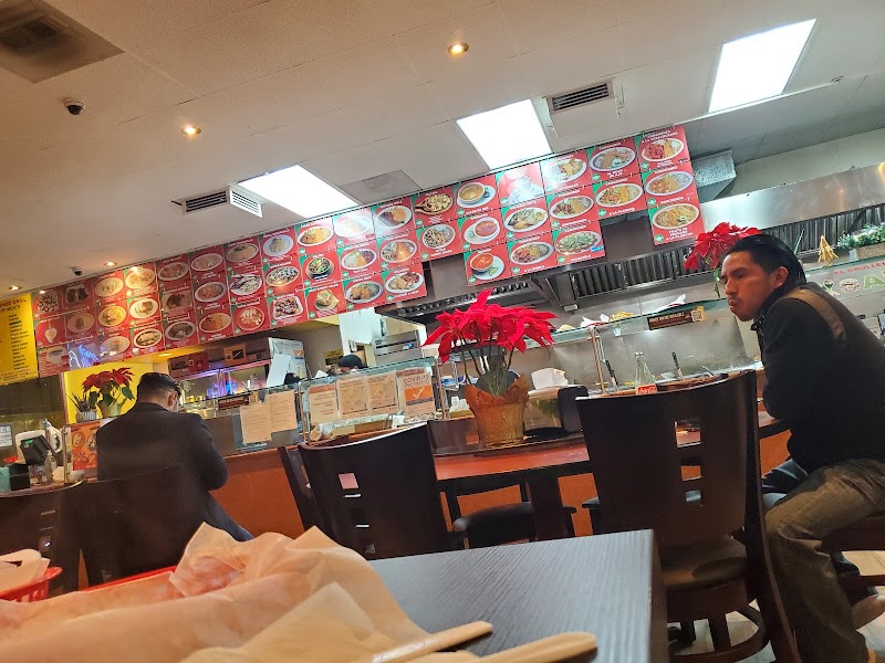 Lively food court dining