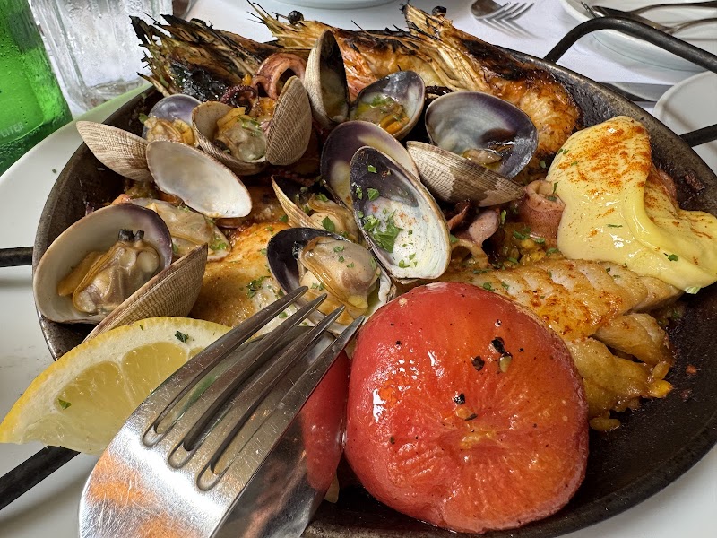 Clams and seafood skillet