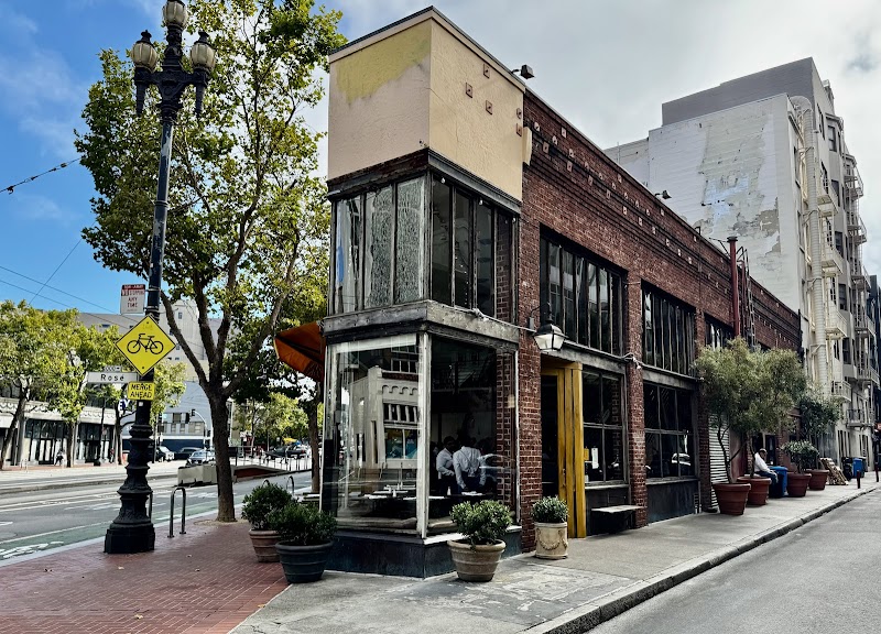Corner entrance, San Francisco street